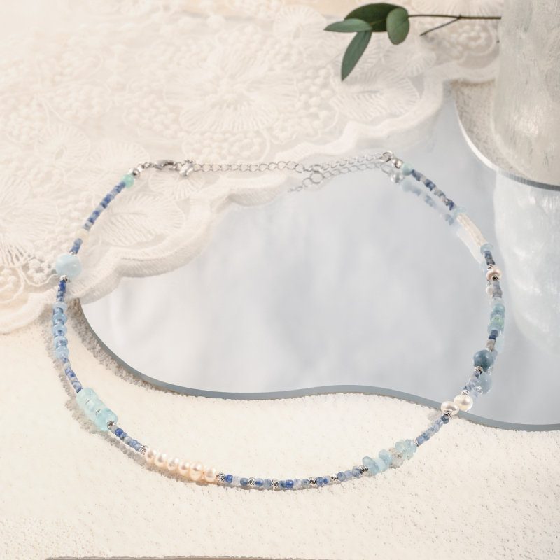 Colier cu piatră, acvamarin și perle de apă dulce; lucrat manual; lanț obișnuit; stil literar retro; Vara 2024