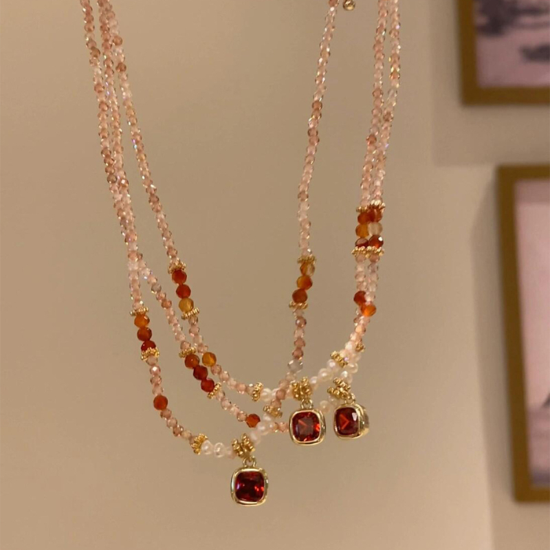 Kaklo papuošalas iš gėlavandenių perlų, plokščios apvalios perlės, varinis grandinėlė, kilmė Zhuji, ruduo 2024