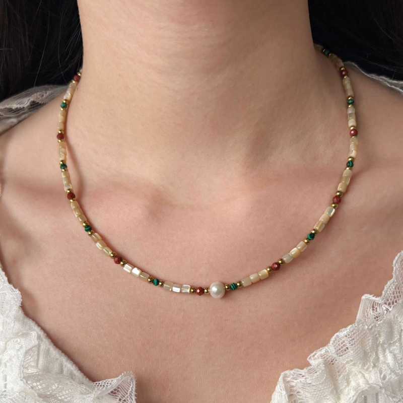 Colier din piatră naturală, pandantiv din sidef, formă geometrică, lanț regulat, tehnologie de conservare a culorii