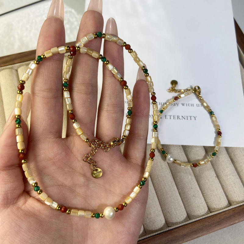 Colier din piatră naturală, pandantiv din sidef, formă geometrică, lanț regulat, tehnologie de conservare a culorii