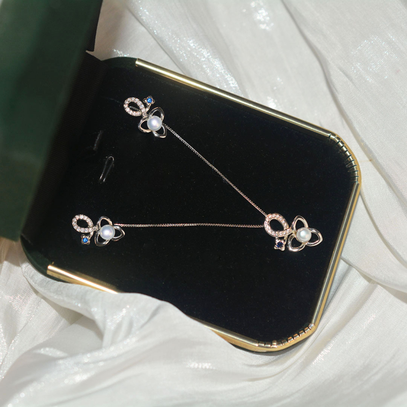 Set naušnica i ogrlica s cvijetom od tri latice, prirodne biserne slatkovodne, srebro S925