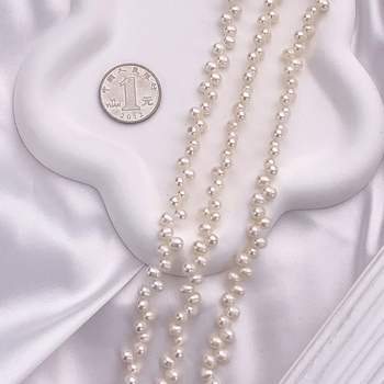 Χάντρες: φυσικά μαργαριτάρια γλυκού νερού σε ρύζι σχήμα, συμμετρικός σχεδιασμός με 37 και 28 οπές, σχέδιο σε σχήμα σιταριού