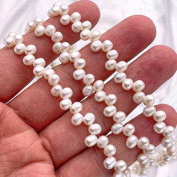 Χάντρες: φυσικά μαργαριτάρια γλυκού νερού σε ρύζι σχήμα, συμμετρικός σχεδιασμός με 37 και 28 οπές, σχέδιο σε σχήμα σιταριού