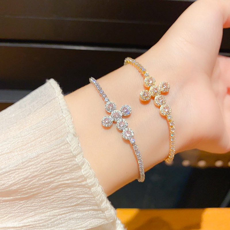 Narukvica od cirkona s geometrijskim kružnim križem — lagani luksuz, postava cirkonija, Yueli Jewelry Factory