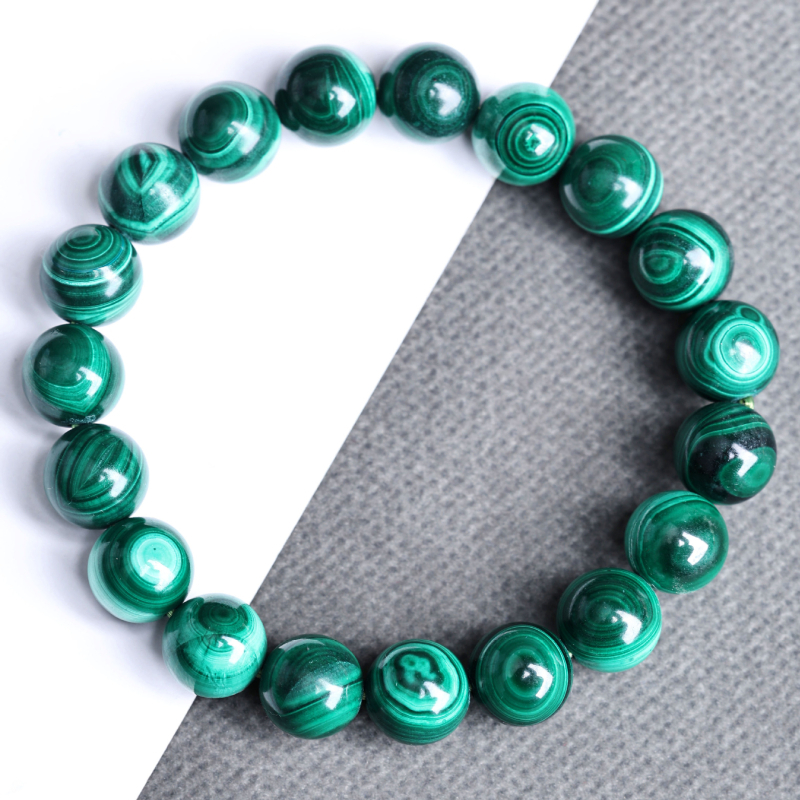 Malachit karkötő macskaszeme-effektussal és rétegzett dizájnnal (csiszolás; uniszex; anyag: malahit)