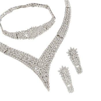 Set de bijuterii pentru femei – pietre în formă de V, zirconii, aliaj de zinc, electroplacare, pandant din cupru; include colier, cercei și inel