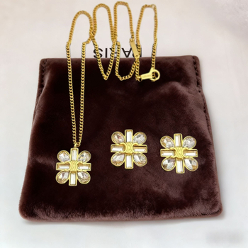 Set cercei și colier Arc De Triomphe: pandantiv lacrimă, floare pătrată cu zirconiu, cupru cu inserții de zirconiu, placare electrolitică, lanț obișnuit, stil lux lejer