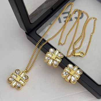 Set cercei și colier Arc De Triomphe: pandantiv lacrimă, floare pătrată cu zirconiu, cupru cu inserții de zirconiu, placare electrolitică, lanț obișnuit, stil lux lejer