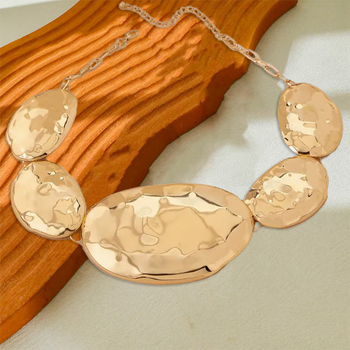 Željezni set nakita – elektoplatisani naušnice i ogrlica s nepravilnim ovalnim metalnim geometrijskim uzorkom, lanac u obliku slova O, privjesak od legure