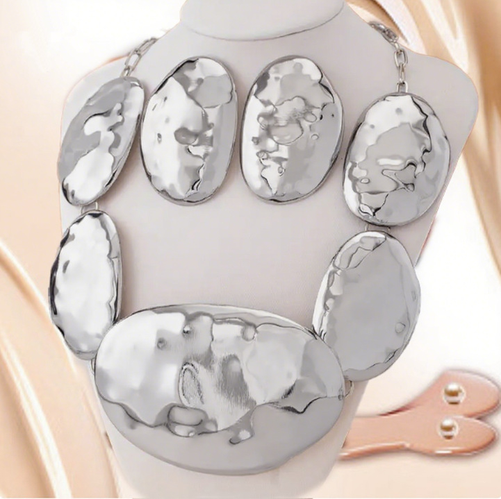 Željezni set nakita – elektoplatisani naušnice i ogrlica s nepravilnim ovalnim metalnim geometrijskim uzorkom, lanac u obliku slova O, privjesak od legure