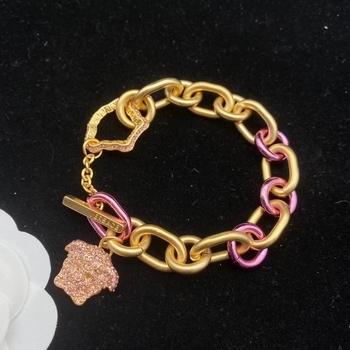 Colier din cupru cu pandantiv cu rhinestones pe o zale groasă, lanț regulat; finisaj electroplacat; set colier și bijuterii pentru mână; lansarevară 2022