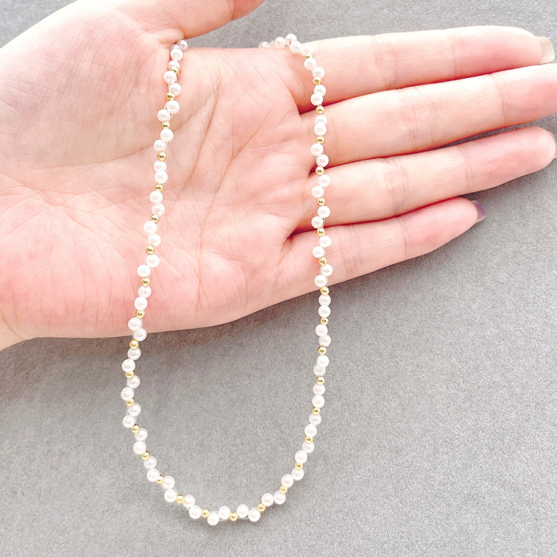 Ogrlica s umjetnim perlama, geometrijski privjesak od srebra 925, ručno izrađena