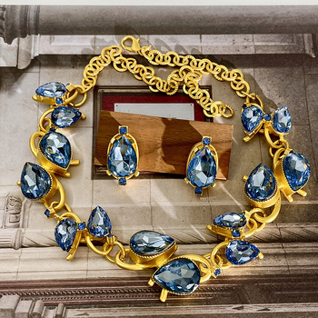 Geometriai mintázatú nyaklánc műkristállyal, gyémánt-fényezéssel, kulcscsonti lánccal, műkristály medállal