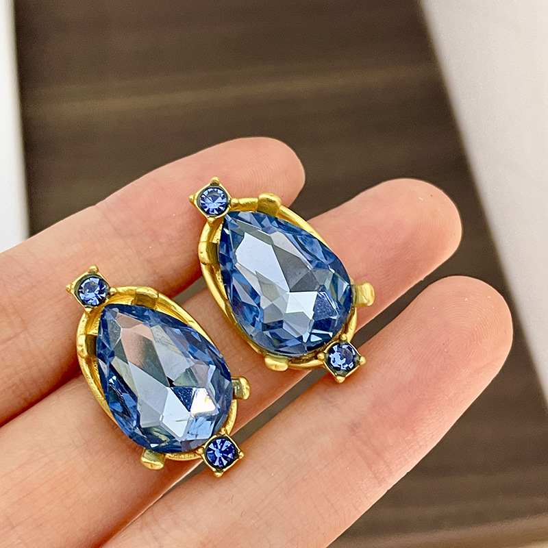 Geometriai mintázatú nyaklánc műkristállyal, gyémánt-fényezéssel, kulcscsonti lánccal, műkristály medállal