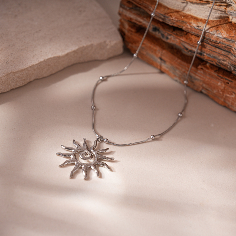 Set od nehrđajućeg čelika: naušnice i ogrlica s šupljim kružnim suncem, lanac za ključnu kost, privjesak od titan čelika, motivi zvijezda/sunce/mjesec/univerzum