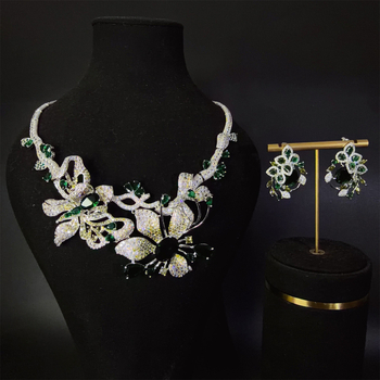Set nakita: ogrlica i naušnice s cirkonijem, ugradnja cirkonija, uvijeni lančić, privjesak od legure, cvjetni motiv