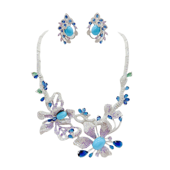 Set nakita: ogrlica i naušnice s cirkonijem, ugradnja cirkonija, uvijeni lančić, privjesak od legure, cvjetni motiv