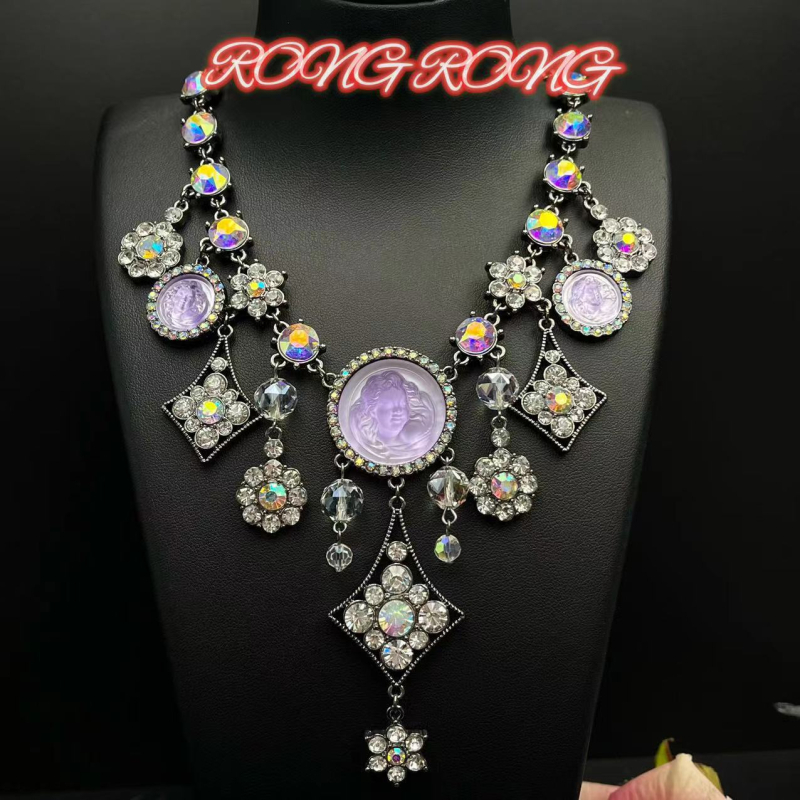 Srednjovjekovni retro set nakita: naušnice i ogrlica od legure, diamantna obrada, običan lanac, motiv Ljubav / kapljice vode / zvono