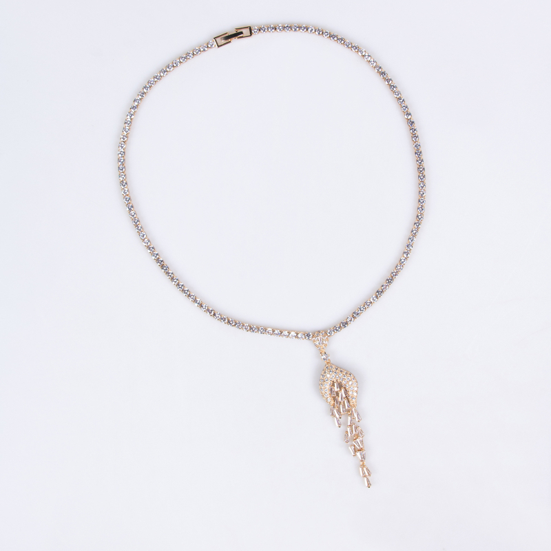 Set nakita: geometrijski naušnice s resicama i ogrlica, bakar, privjesak od cirkona, geometrijski dizajn, obični lančić