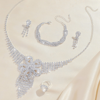 Ženski geometrijski ogrlica od bakarno-ionske legure, elektroplatirano, Rhinestone privjesak, običan lanac