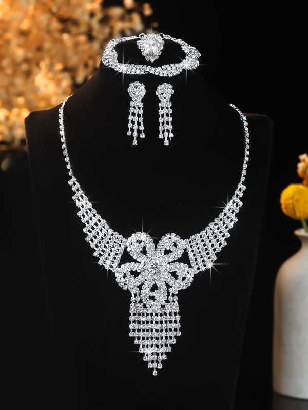 Ženski geometrijski ogrlica od bakarno-ionske legure, elektroplatirano, Rhinestone privjesak, običan lanac