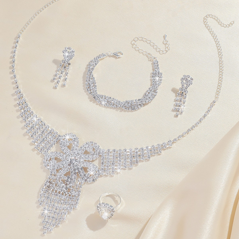 Ženski geometrijski ogrlica od bakarno-ionske legure, elektroplatirano, Rhinestone privjesak, običan lanac