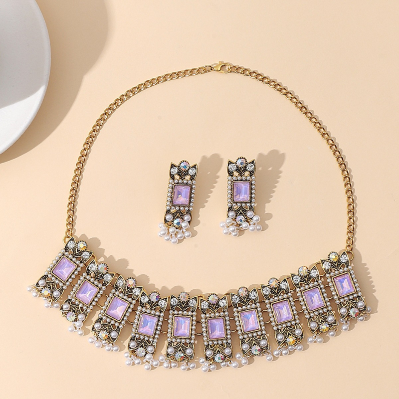 Set nakita: naušnice i ogrlica od legure, elektroplatirano, standardni lančić