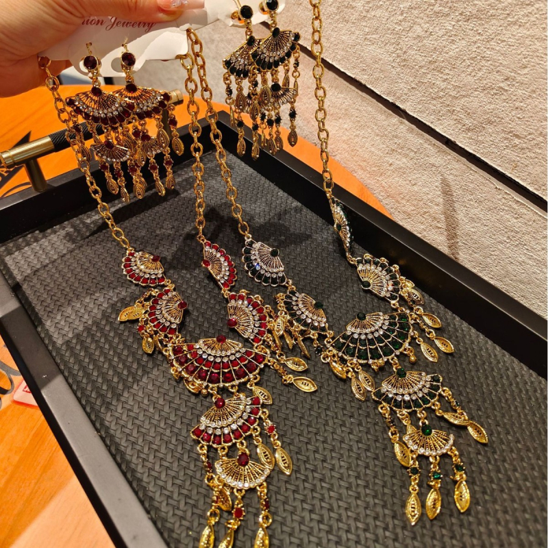 Set nakita: ogrlica i naušnice s kapljastim privjeskom, pozlaćena legura, dijamantno brušenje, dužina lanca 41–50 cm, etno retro stil