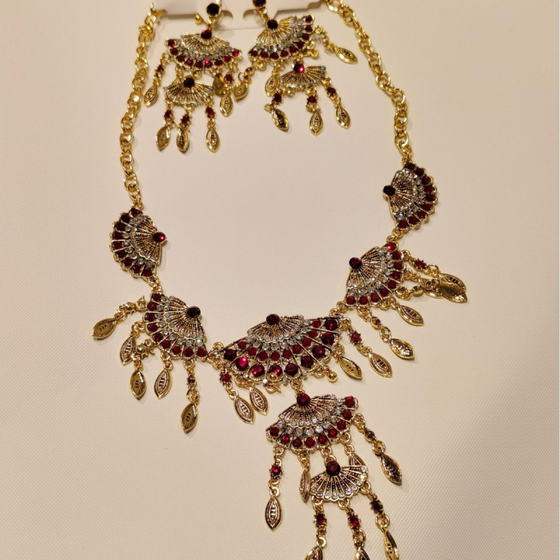 Set nakita: ogrlica i naušnice s kapljastim privjeskom, pozlaćena legura, dijamantno brušenje, dužina lanca 41–50 cm, etno retro stil