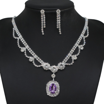 Dva dijela set nakita: ogrlica i naušnice; Materijal: bakrena legura; Privjesak materijal: kristal; Lanac: standardni lanac; Oblik: geometrijski; Marka: tecan