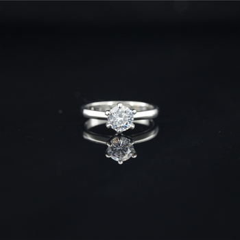 Prsten od titan čelika s moissanitom, geometrijski retro stil, Seiko završna obrada