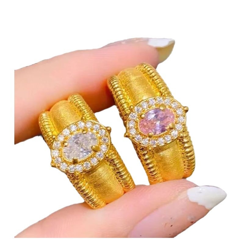 Galambtojás formájú gyűrű — ősi arany, velúr felület, drótozott textúra, geometriai dizájn