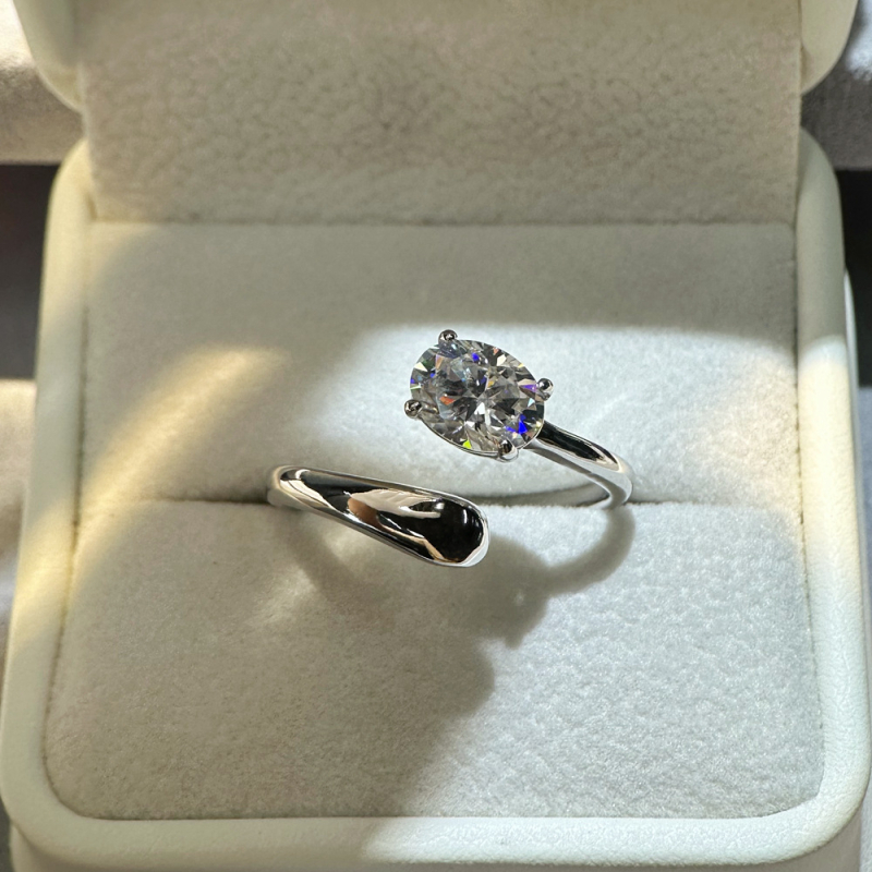 Moissanitni prsten 1.5 ct, kapkovit oblik, 925 srebro, otvoreni prsten