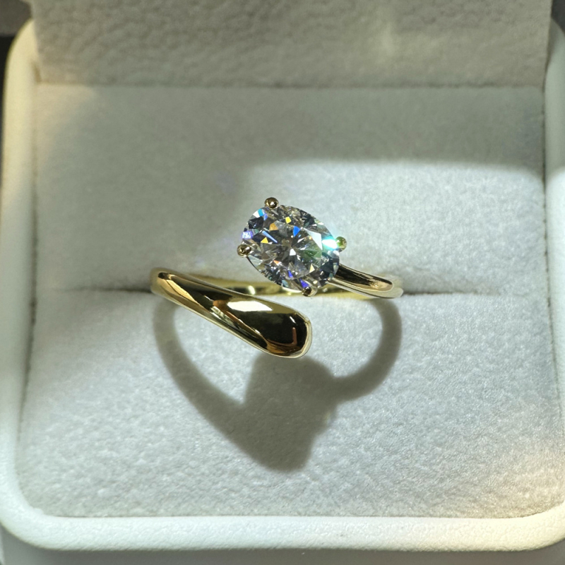 Moissanitni prsten 1.5 ct, kapkovit oblik, 925 srebro, otvoreni prsten