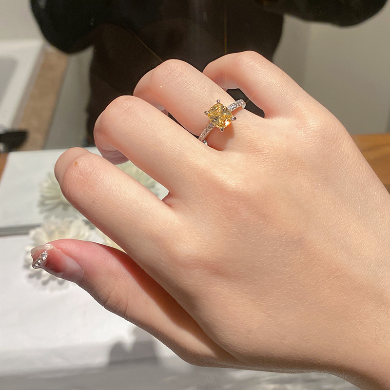 Gyűrű S925 ezüst, Moissanit szimulált, Cushion-cut, Elektroplakolás