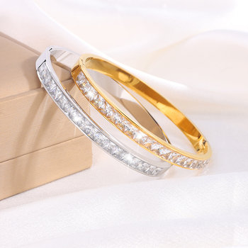 Titánacél karkötő Moissanit kövekkel, vákuumos elektroplatolás — Anyag: titánacél; Súly: 19 g; Márka: Haiyi Jewelry