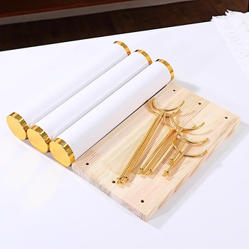 Триетажна дървена стойка за бижута за настолно експониране и съхранение на часовници и гривни