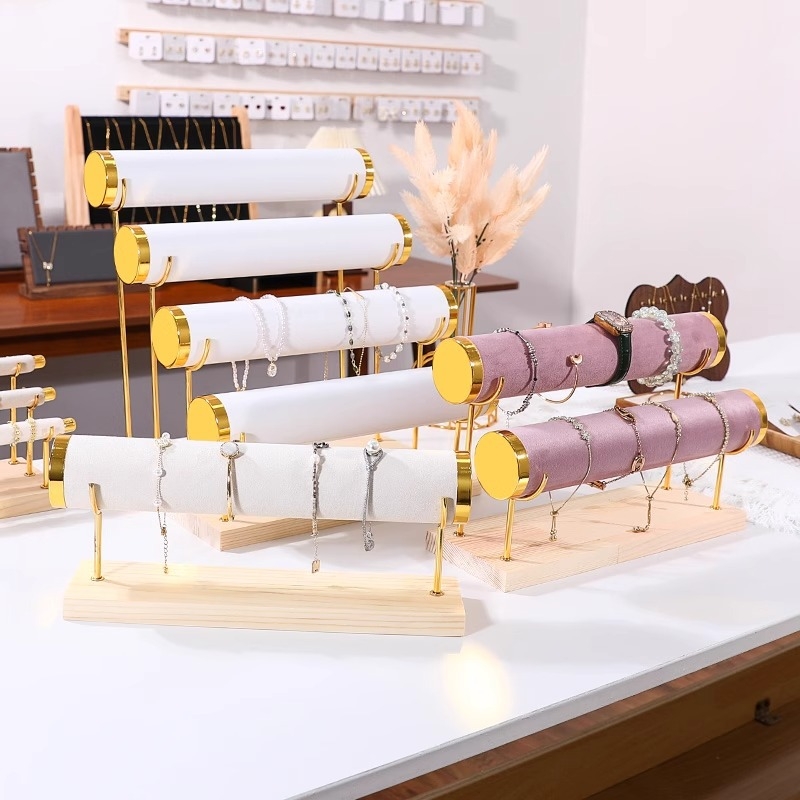 Триетажна дървена стойка за бижута за настолно експониране и съхранение на часовници и гривни