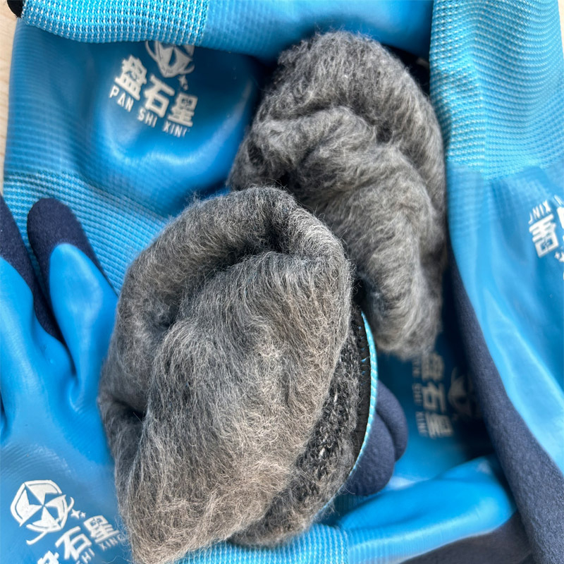 Kasmír fleece téli munkavédelmi kesztyűk, vízállóak és -38°C-ig hőállók gumírozott bevonattal a biztonságért; ideális építőipar, logisztika és autójavítás számára