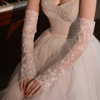 Vestuvinės pirštinės – rūmų stiliaus, siuvinėtos karoliukais ir nėriniu, be pirštų, poliesteris