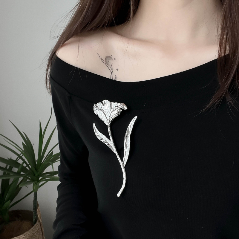 Broška s tulipanovim cvijetom — legura, elektroplatiranje, za žene, dekorativni dodatak