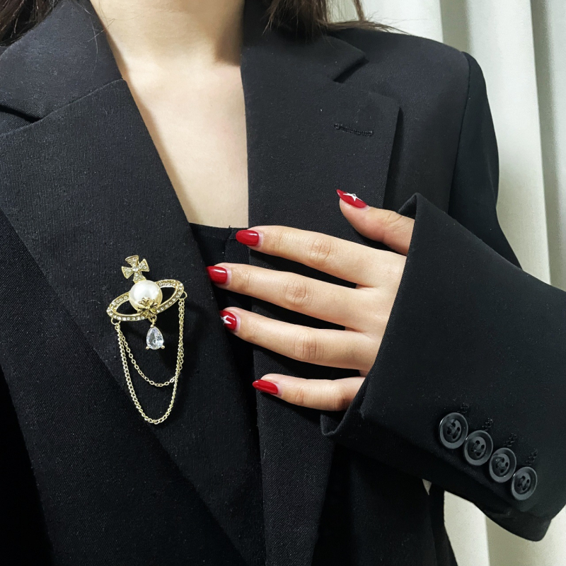 Broš iz legure, zvjezdastog oblika, elektroplatiranje, ljeto 2025, šifra 11447