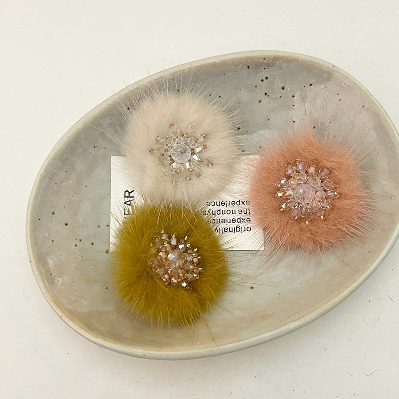 Geometrijska broš iz legure, s dijamantnim ugradnjama, fiksna funkcija