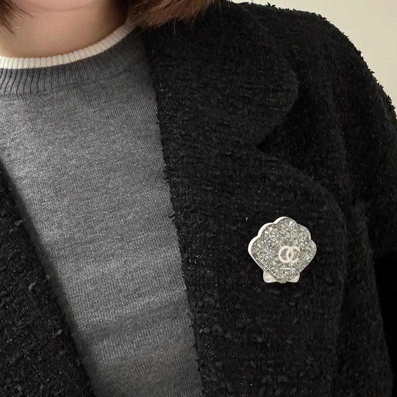 Broșă acrilică cu placare electroplatină – decor și accesoriu multifuncțional pentru femei, stil office fashion