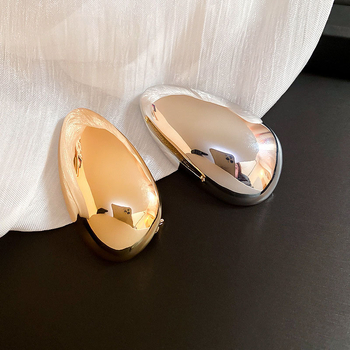 Broš iz legure, kapkovitog oblika — elegantan, svestran dodatak s elektroplatiranom završnom obradom