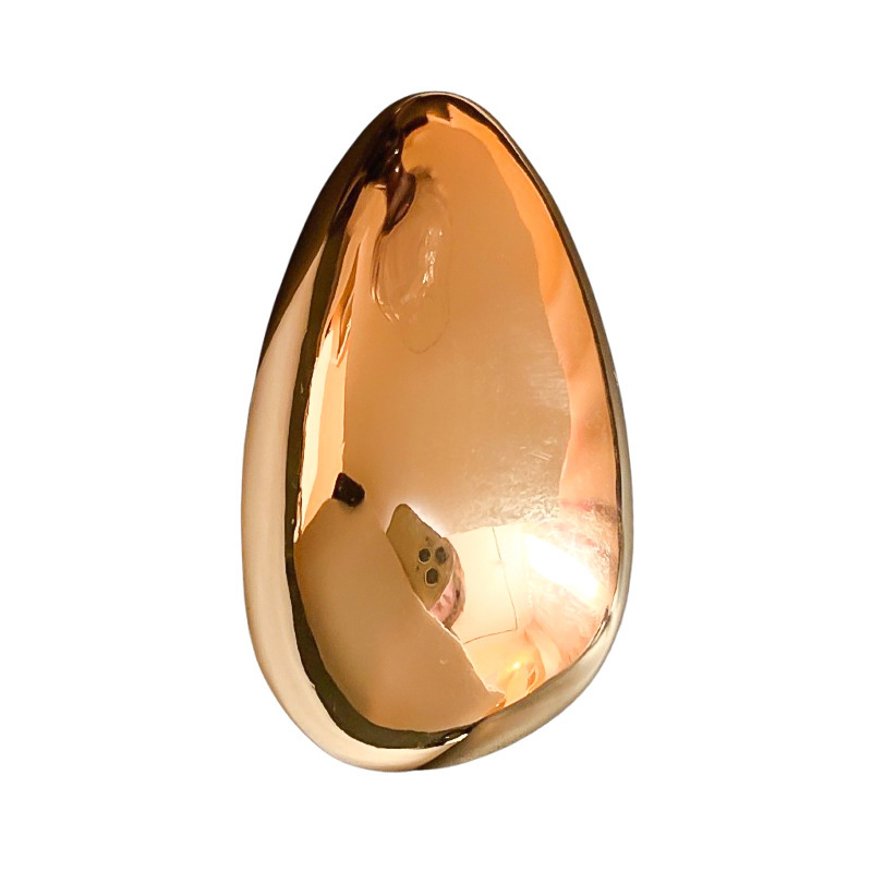 Broš iz legure, kapkovitog oblika — elegantan, svestran dodatak s elektroplatiranom završnom obradom