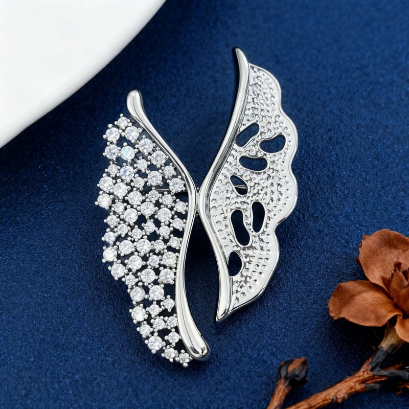Broșă cu formă de fluture, aliaj de cupru cu placare cu aur adevărat, zircon micro-incrustat, brand Pattaya