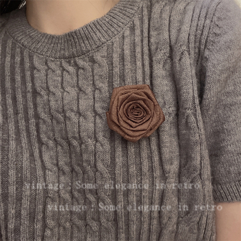 Ručna broš s cvijetom od tkanine za žene, francusko-retro stil, Materijal: tkanina; Podrijetlo: Yiwu; Marka: Qiao Li; Proljeće 2024