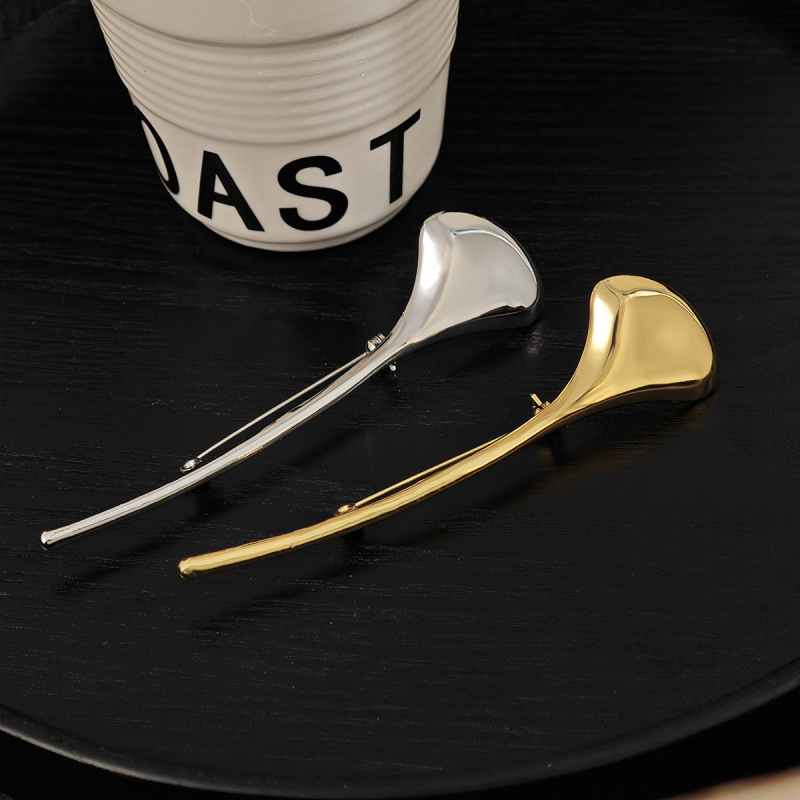 Broš iz cinkove legure, oblik lišća ginka, elektropliranje, unisex, minimalistički dizajn