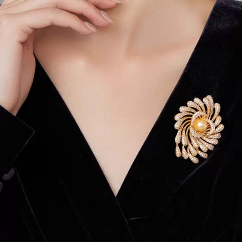 Broš s motivom vatrometa i suncokreta, cinkova zliatina, elektroplatiranje, stil Pine Pearl Corsage